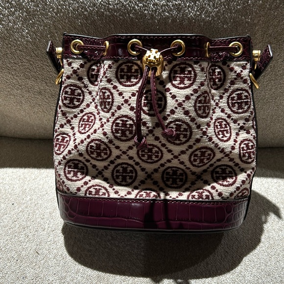 Tory Burch Garnet and Cream Chenille Bucket Bag - Picture 2 of 8